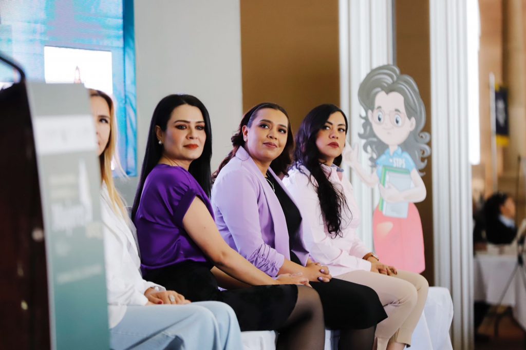 Esteban acerca empleo digno, seguro y formal para mujeres