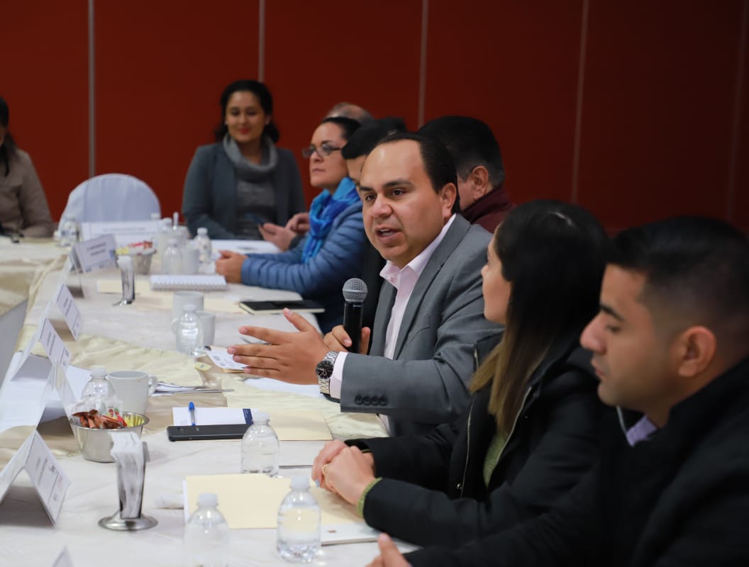 Empresarios y gobierno fortalecen programas de vinculación